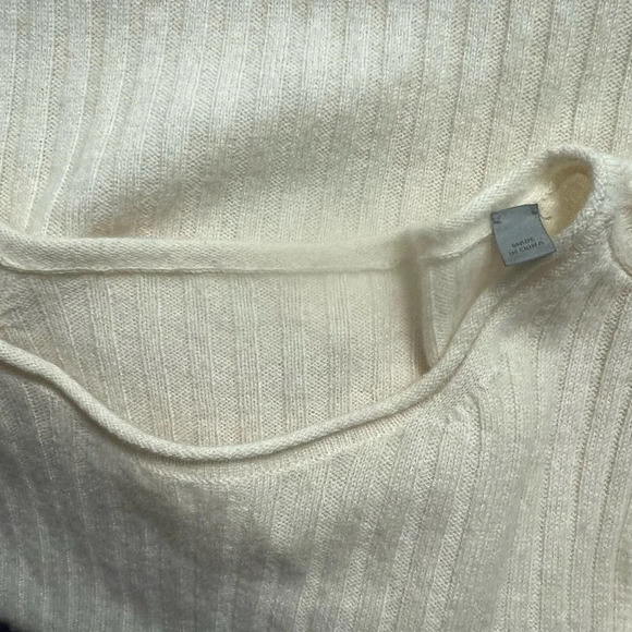 Vince Ribbed Cutout Shoulder Slit Cashmere Sweater Cream Ivory Size US Medium - Picture 9 of 12